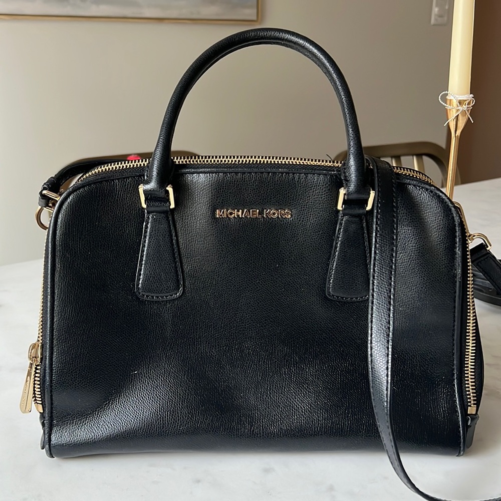 Michael Kors Double Zipper Hand/shoulder bag